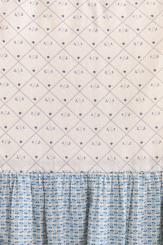 Textile with diamond pattern and blue border