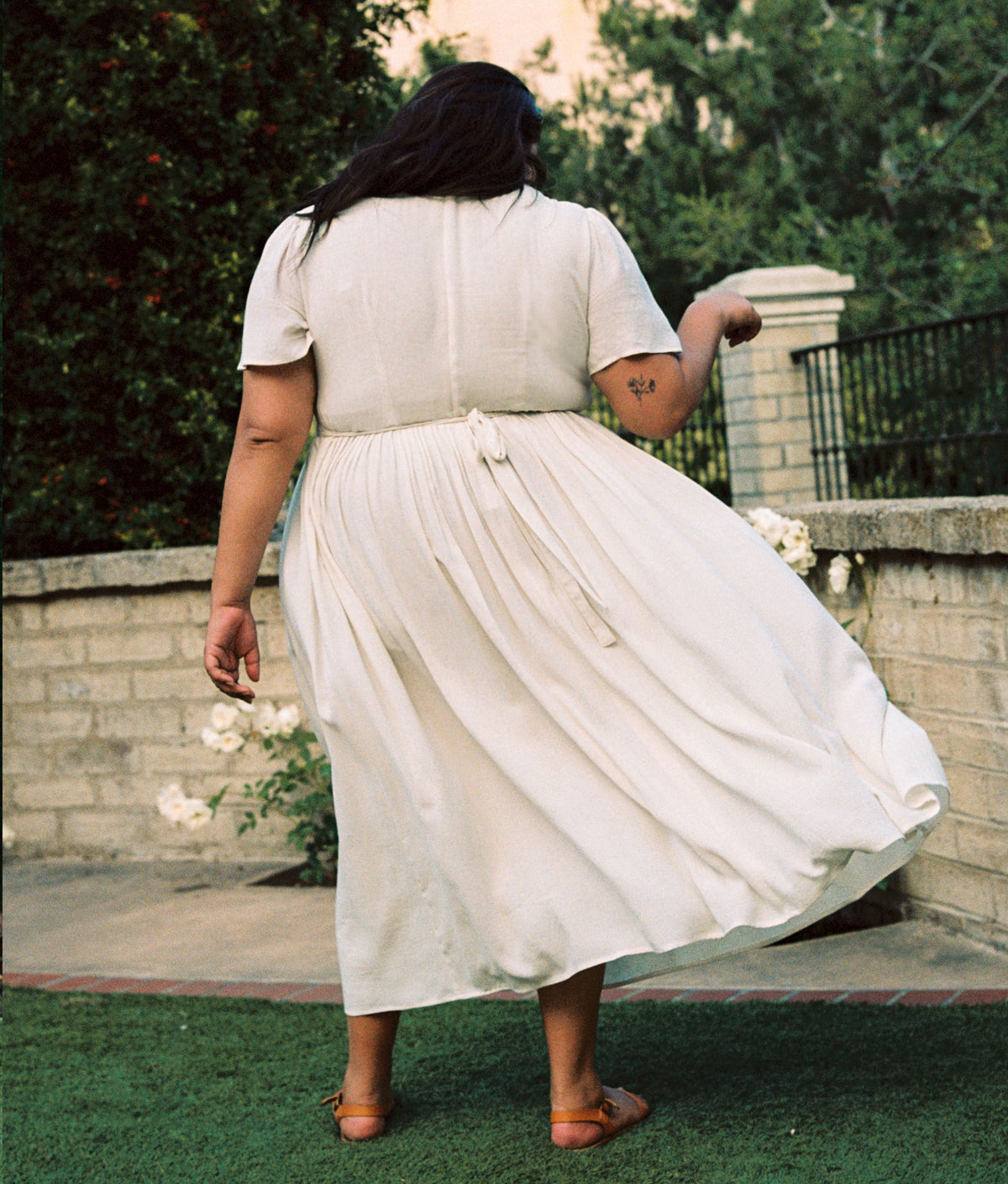 elizabeth scarlett white ruched shell print christine midi dress Girls White Shell Print Hadley Midi Dress